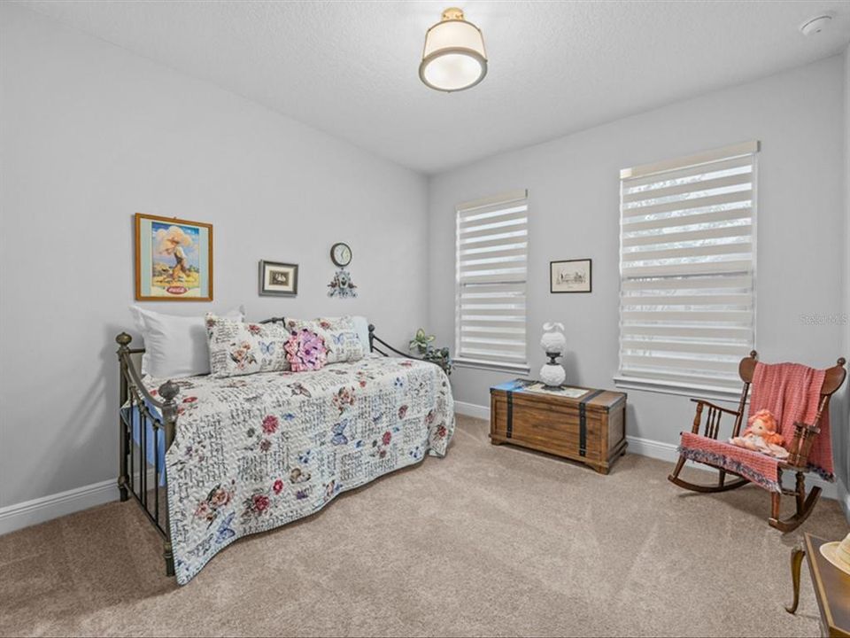 Activo con contrato: $445,000 (3 camas, 3 baños, 2355 Pies cuadrados)