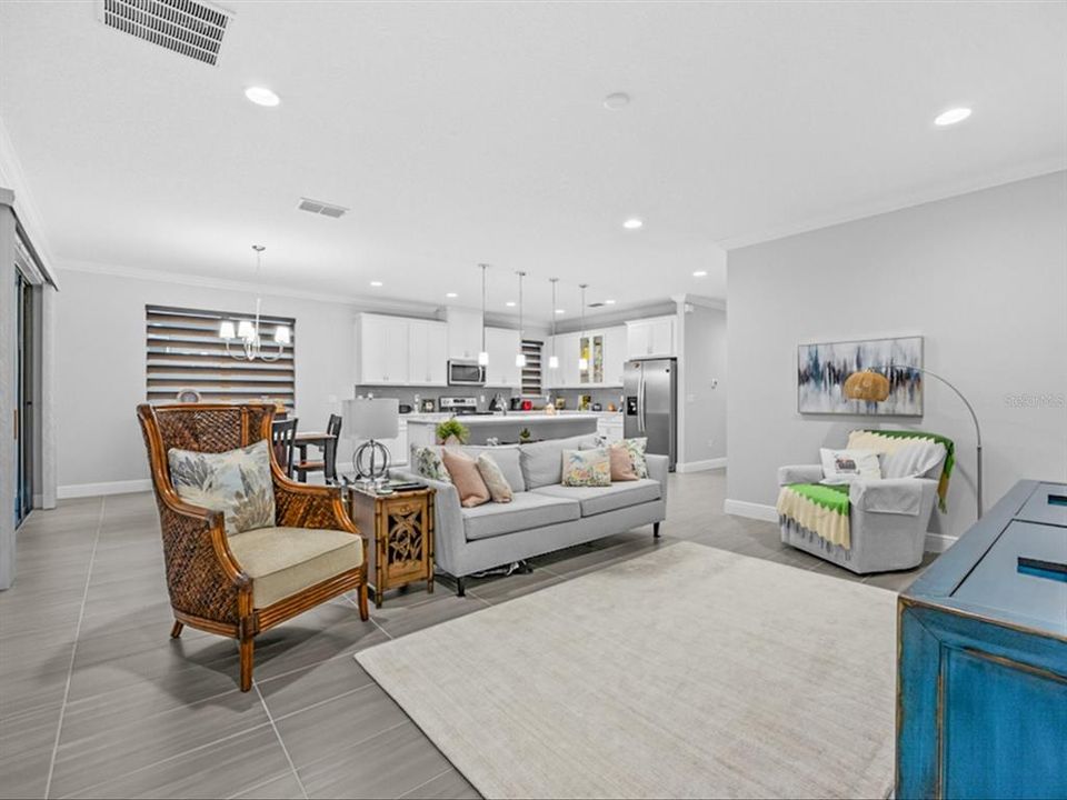 Activo con contrato: $445,000 (3 camas, 3 baños, 2355 Pies cuadrados)