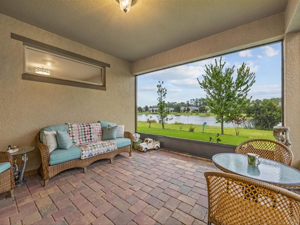 Activo con contrato: $445,000 (3 camas, 3 baños, 2355 Pies cuadrados)