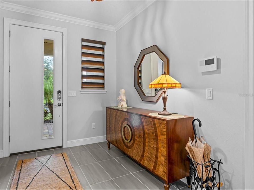 Activo con contrato: $445,000 (3 camas, 3 baños, 2355 Pies cuadrados)