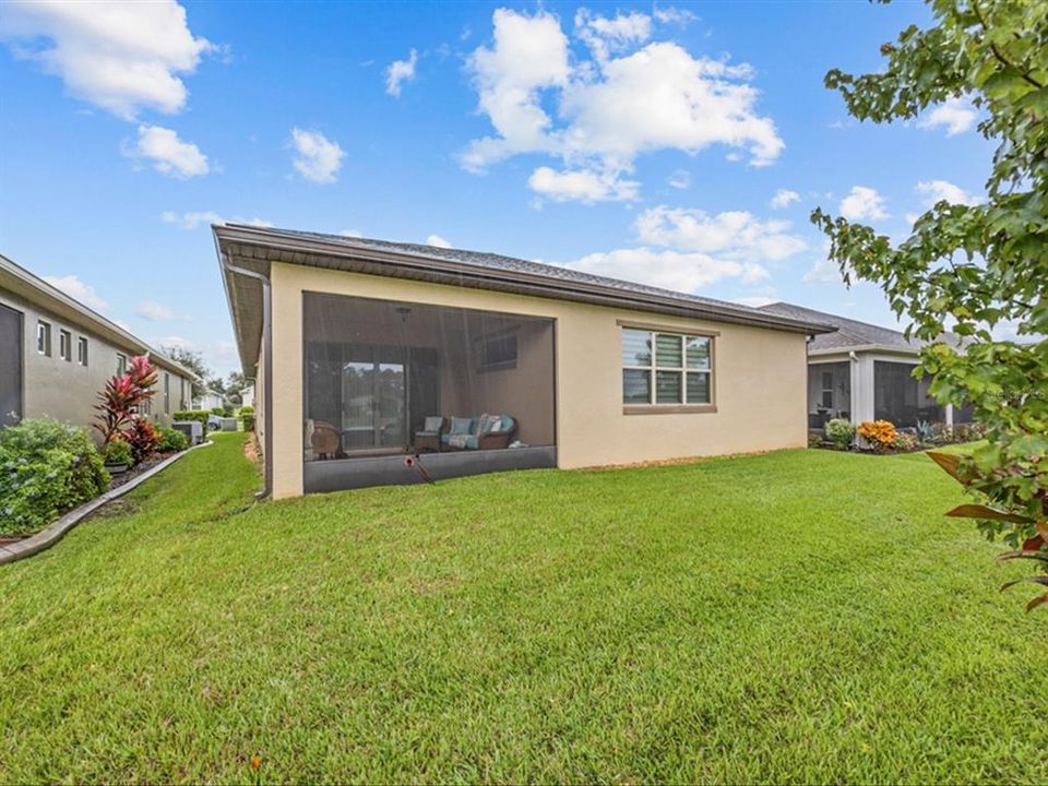 Activo con contrato: $445,000 (3 camas, 3 baños, 2355 Pies cuadrados)