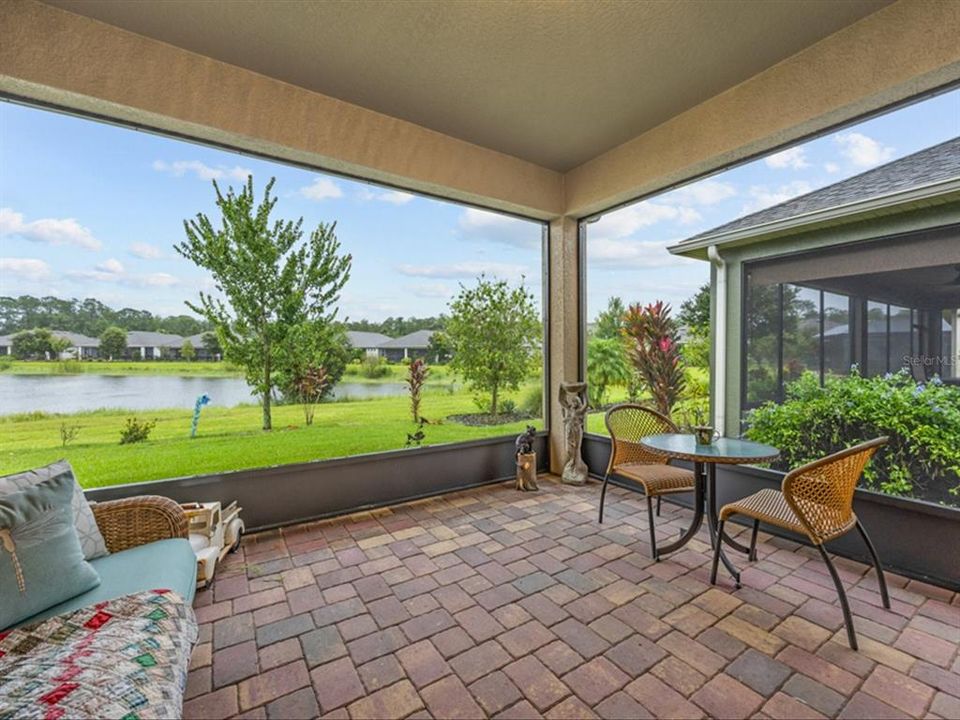 Activo con contrato: $445,000 (3 camas, 3 baños, 2355 Pies cuadrados)