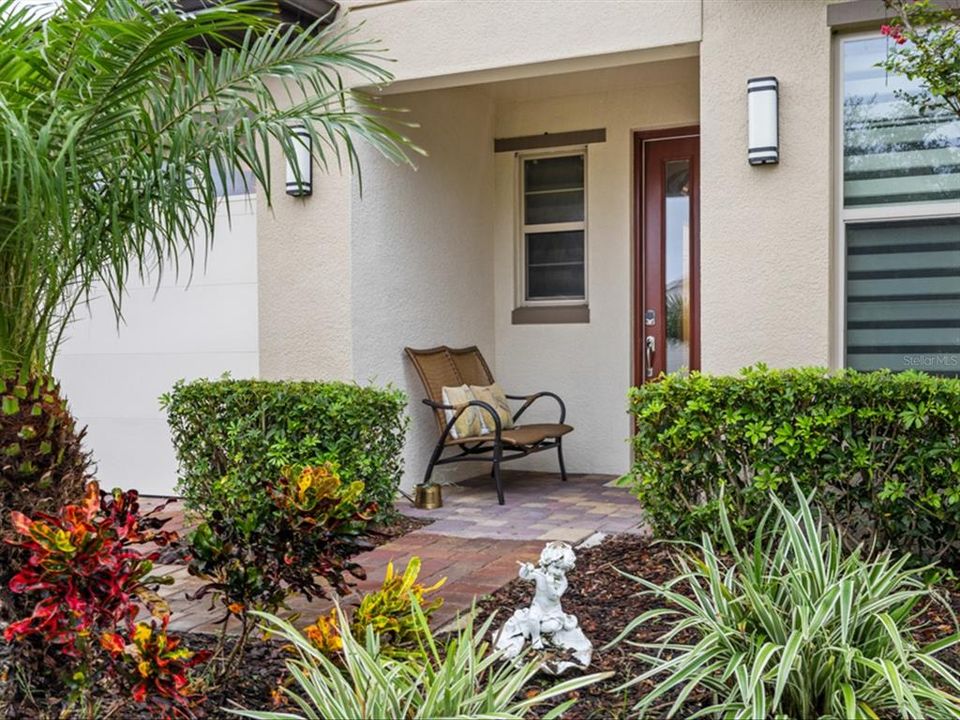 Activo con contrato: $445,000 (3 camas, 3 baños, 2355 Pies cuadrados)