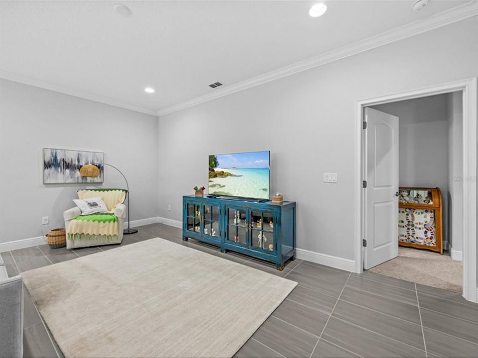 Activo con contrato: $445,000 (3 camas, 3 baños, 2355 Pies cuadrados)