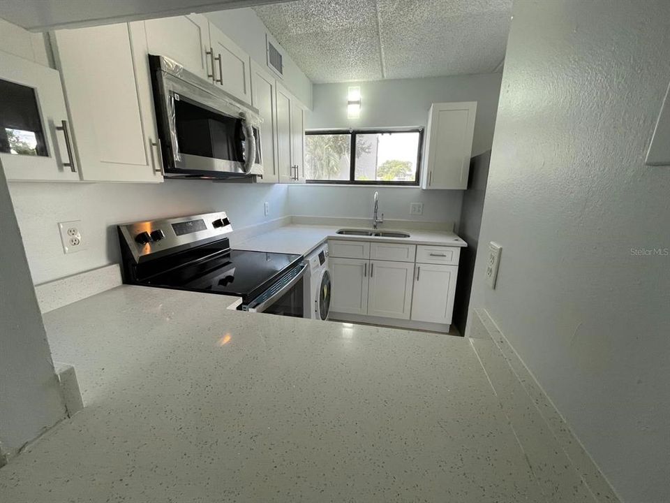 For Rent: $1,350 (1 beds, 1 baths, 750 Square Feet)