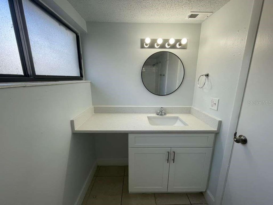 For Rent: $1,350 (1 beds, 1 baths, 750 Square Feet)