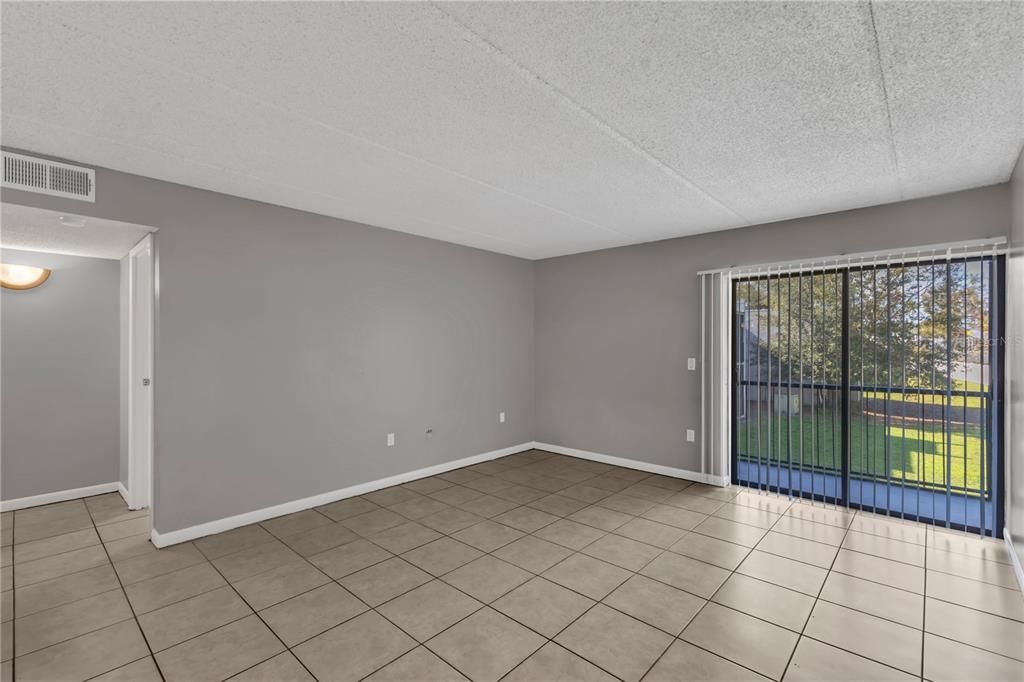 For Rent: $1,350 (1 beds, 1 baths, 750 Square Feet)