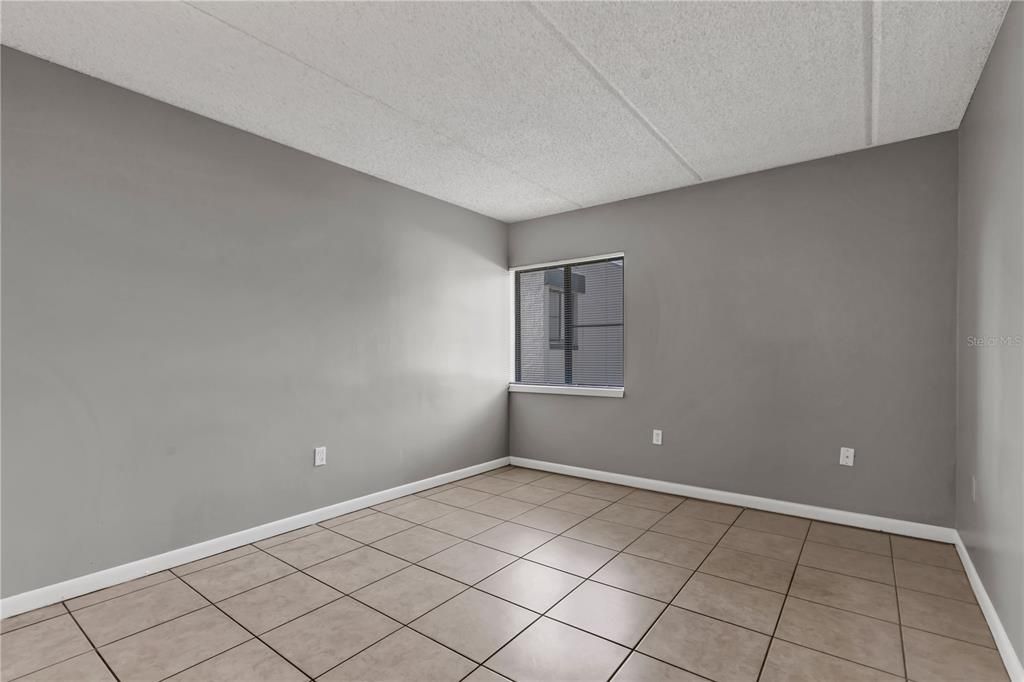For Rent: $1,350 (1 beds, 1 baths, 750 Square Feet)