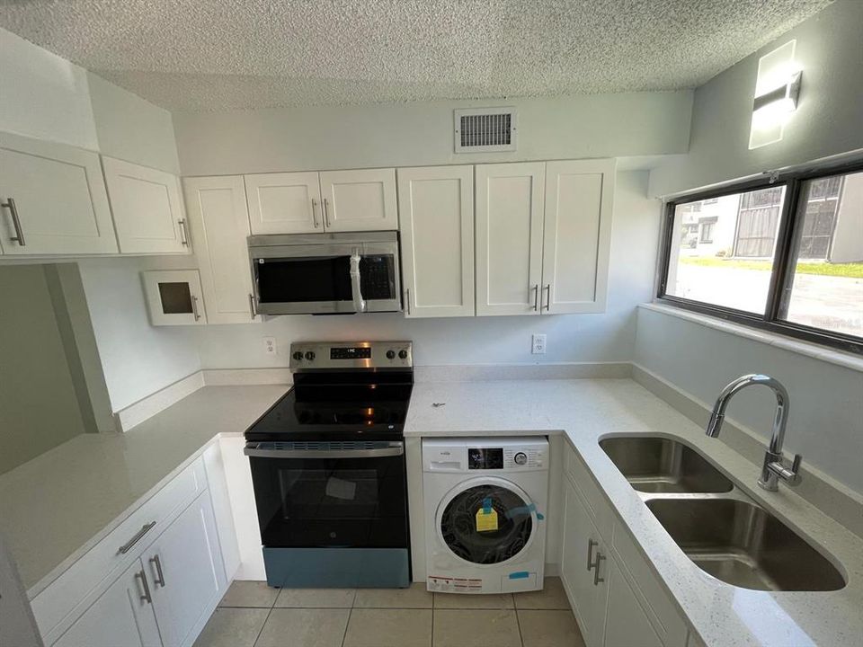 For Rent: $1,350 (1 beds, 1 baths, 750 Square Feet)