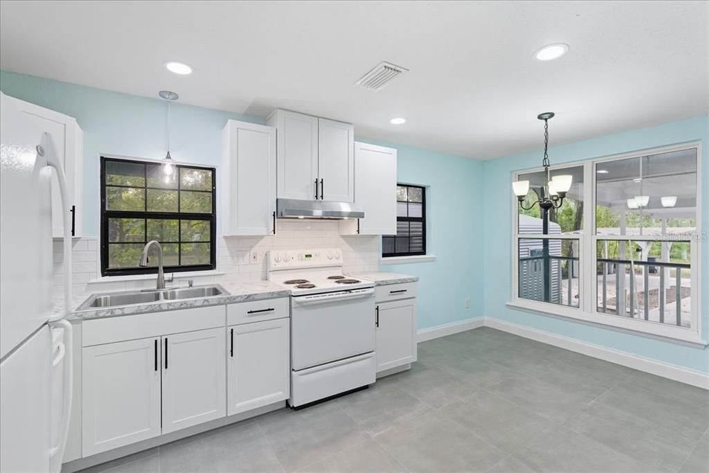 For Sale: $205,000 (3 beds, 2 baths, 1008 Square Feet)