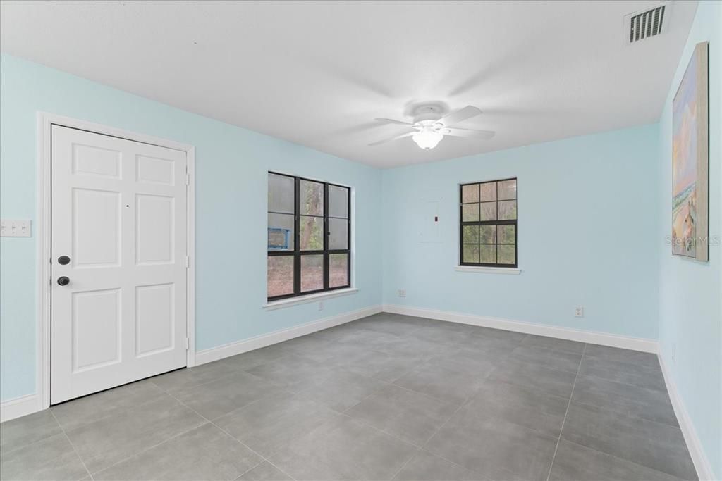 For Sale: $205,000 (3 beds, 2 baths, 1008 Square Feet)