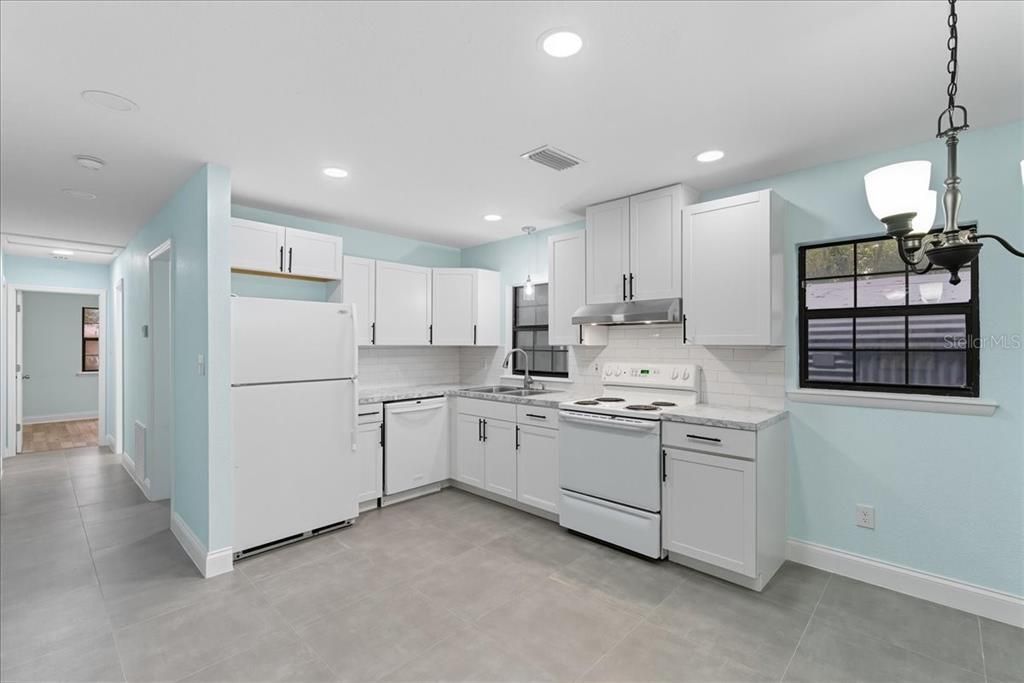 For Sale: $205,000 (3 beds, 2 baths, 1008 Square Feet)