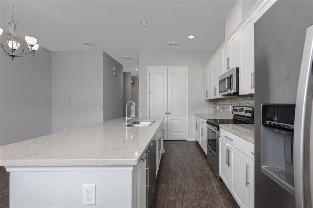 Active With Contract: $445,000 (3 beds, 3 baths, 1820 Square Feet)