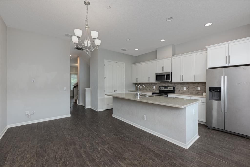 Active With Contract: $445,000 (3 beds, 3 baths, 1820 Square Feet)