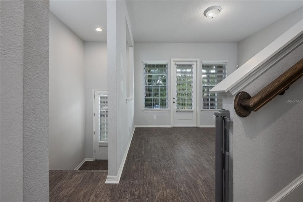 Active With Contract: $445,000 (3 beds, 3 baths, 1820 Square Feet)