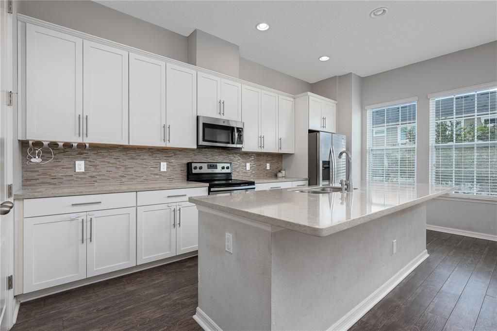 Active With Contract: $445,000 (3 beds, 3 baths, 1820 Square Feet)