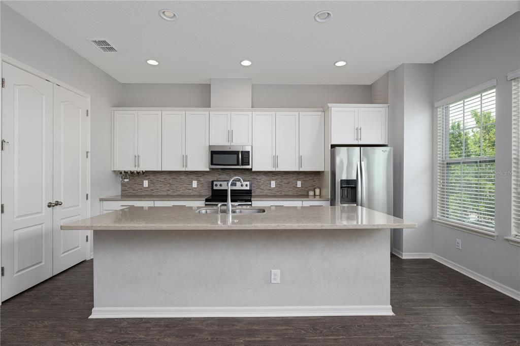 Active With Contract: $445,000 (3 beds, 3 baths, 1820 Square Feet)