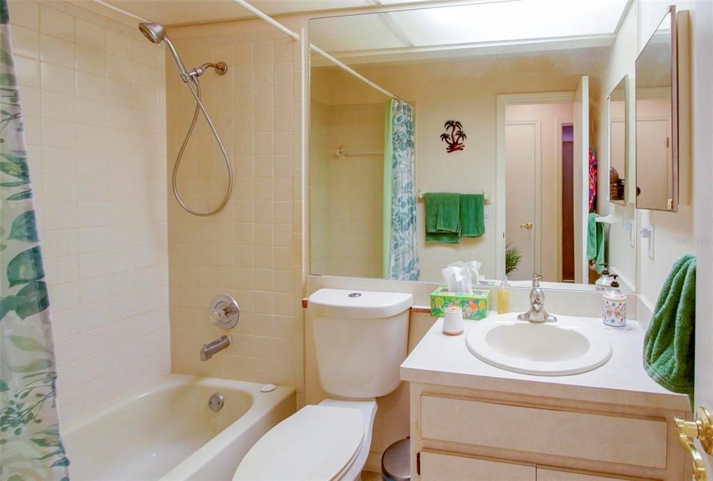 На продажу: $155,000 (2 спален, 2 ванн, 1439 Квадратных фут)