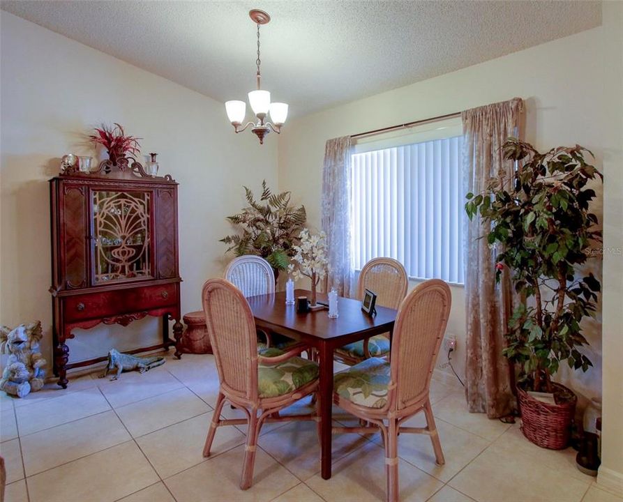 На продажу: $155,000 (2 спален, 2 ванн, 1439 Квадратных фут)