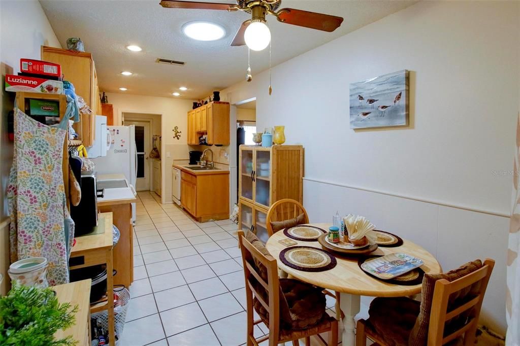 На продажу: $155,000 (2 спален, 2 ванн, 1439 Квадратных фут)