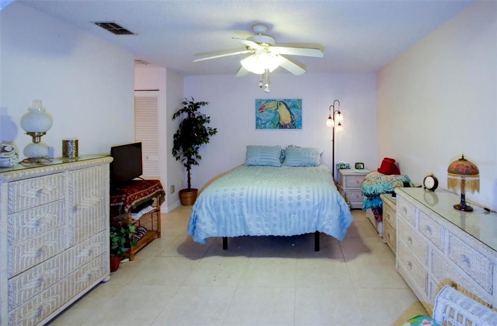 На продажу: $155,000 (2 спален, 2 ванн, 1439 Квадратных фут)