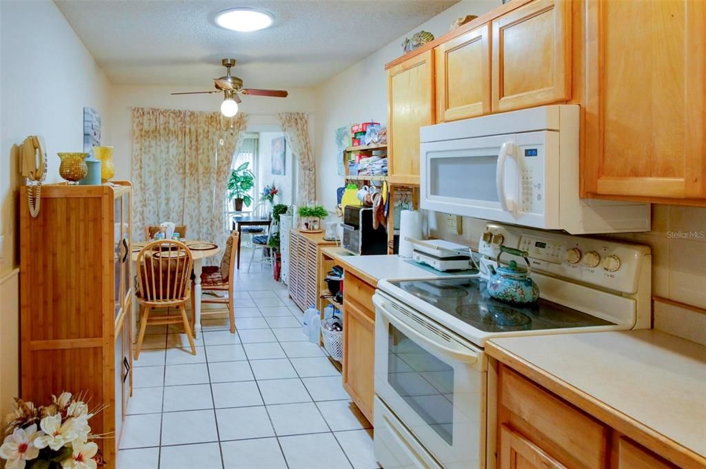 На продажу: $155,000 (2 спален, 2 ванн, 1439 Квадратных фут)