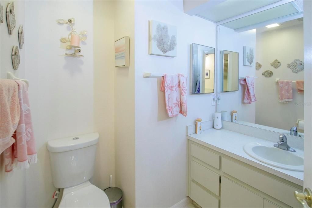 На продажу: $155,000 (2 спален, 2 ванн, 1439 Квадратных фут)