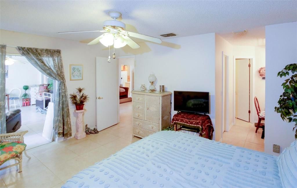 На продажу: $155,000 (2 спален, 2 ванн, 1439 Квадратных фут)