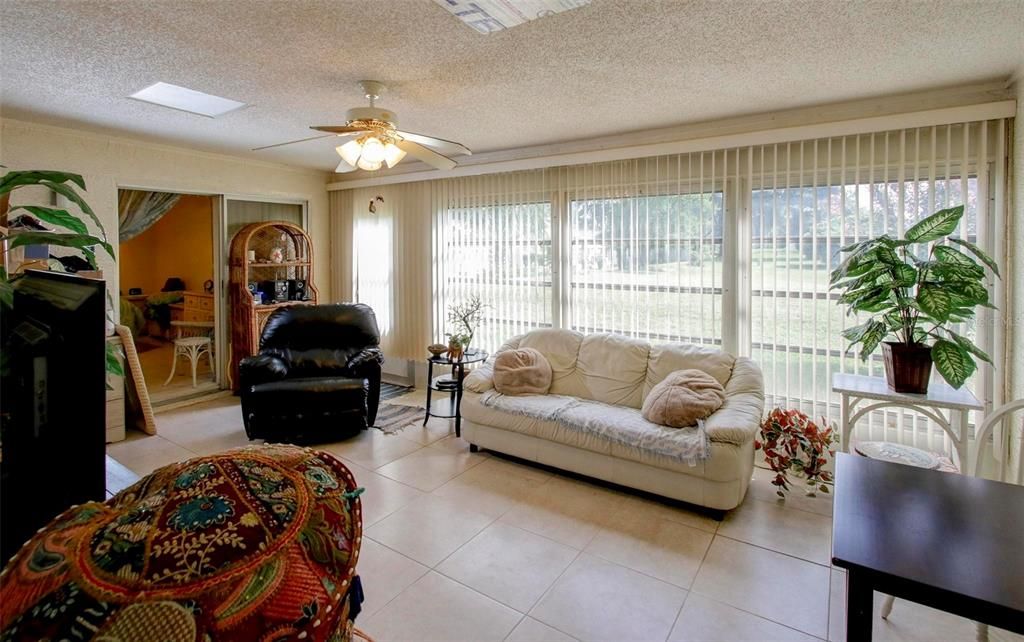 На продажу: $155,000 (2 спален, 2 ванн, 1439 Квадратных фут)