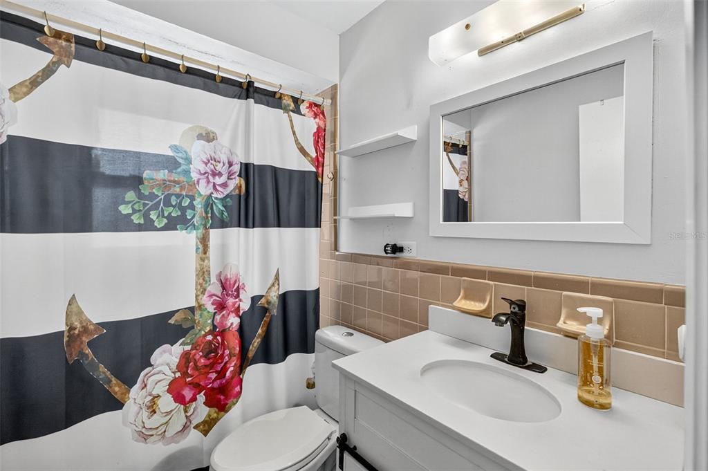 待售: $230,000 (2 贝兹, 2 浴室, 960 平方英尺)