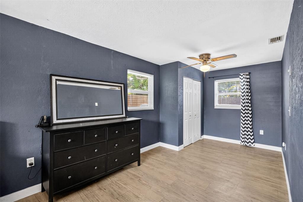 待售: $230,000 (2 贝兹, 2 浴室, 960 平方英尺)