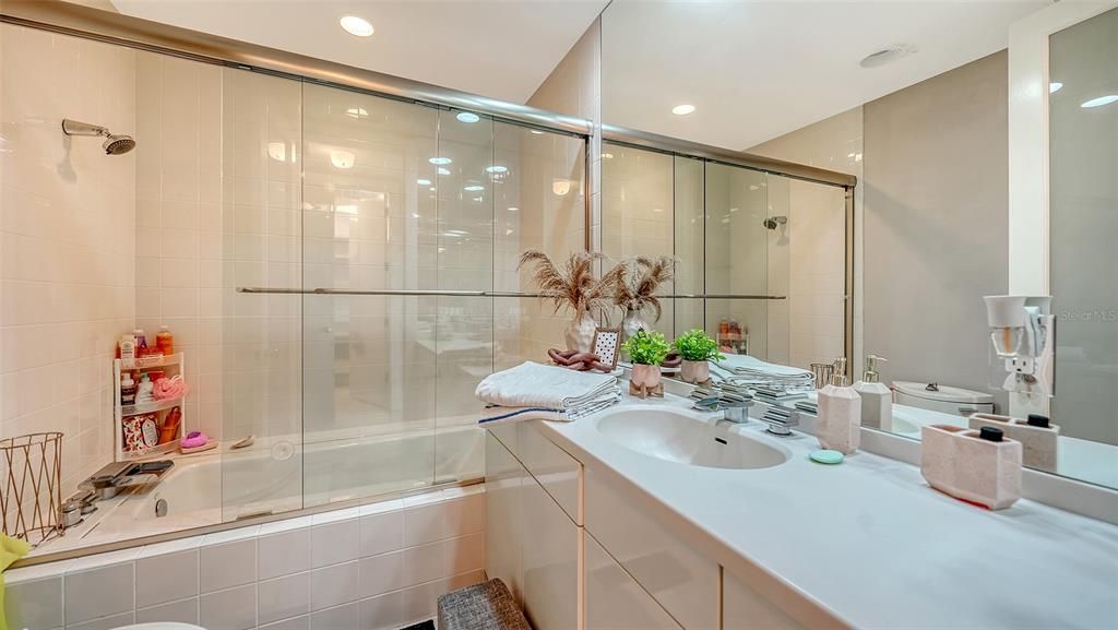 待售: $19,750,000 (6 贝兹, 6 浴室, 9328 平方英尺)