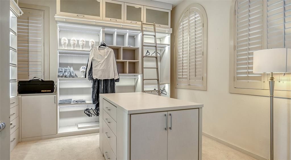 待售: $19,750,000 (6 贝兹, 6 浴室, 9328 平方英尺)