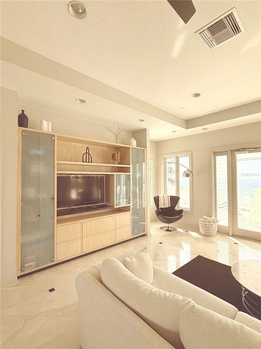 待售: $19,750,000 (6 贝兹, 6 浴室, 9328 平方英尺)