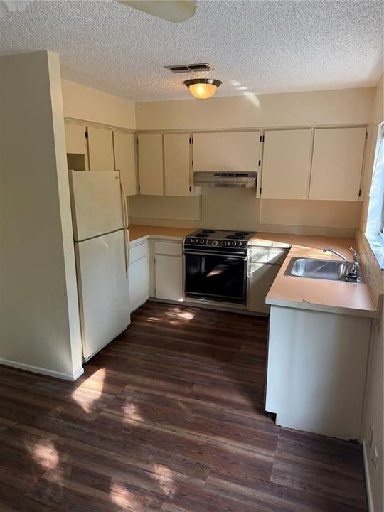 На продажу: $120,000 (1 спален, 1 ванн, 707 Квадратных фут)