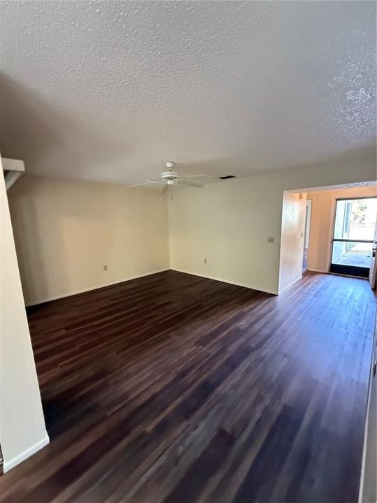 На продажу: $120,000 (1 спален, 1 ванн, 707 Квадратных фут)