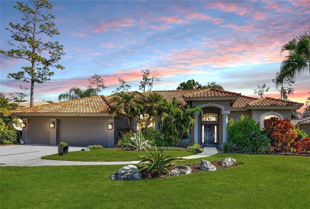 For Sale: $945,000 (5 beds, 3 baths, 3140 Square Feet)