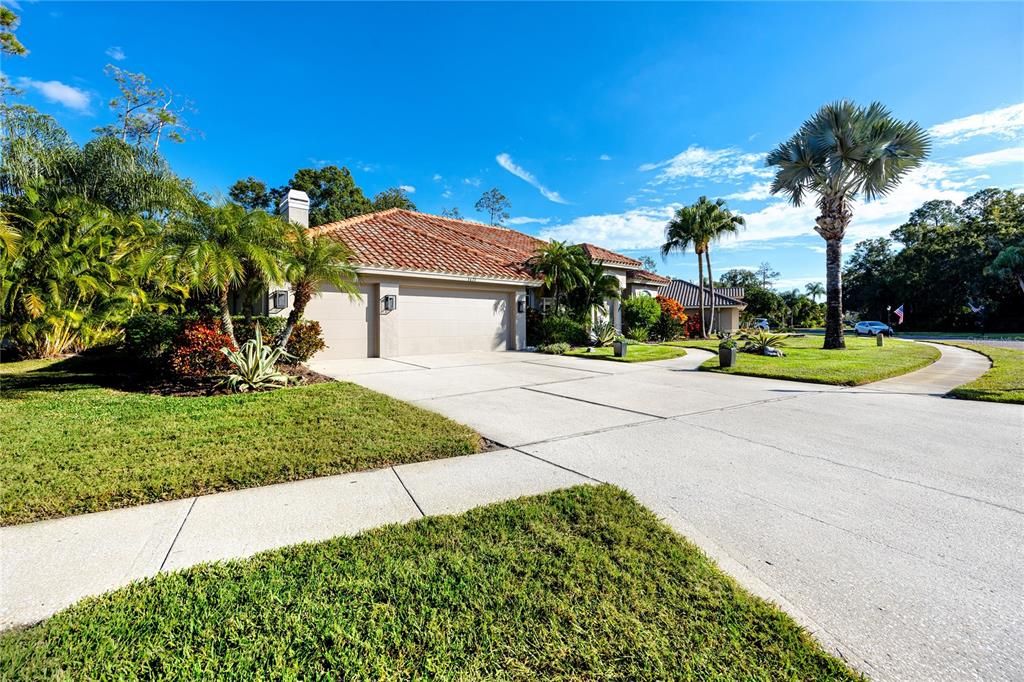 For Sale: $945,000 (5 beds, 3 baths, 3140 Square Feet)