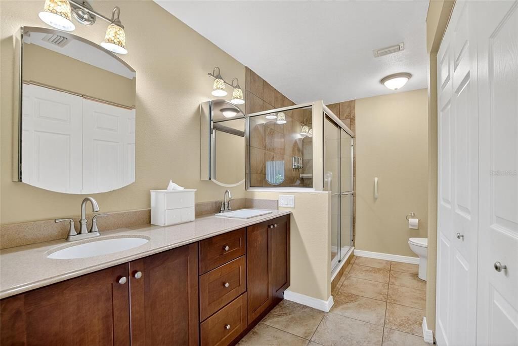 合同活跃: $268,500 (2 贝兹, 2 浴室, 1581 平方英尺)