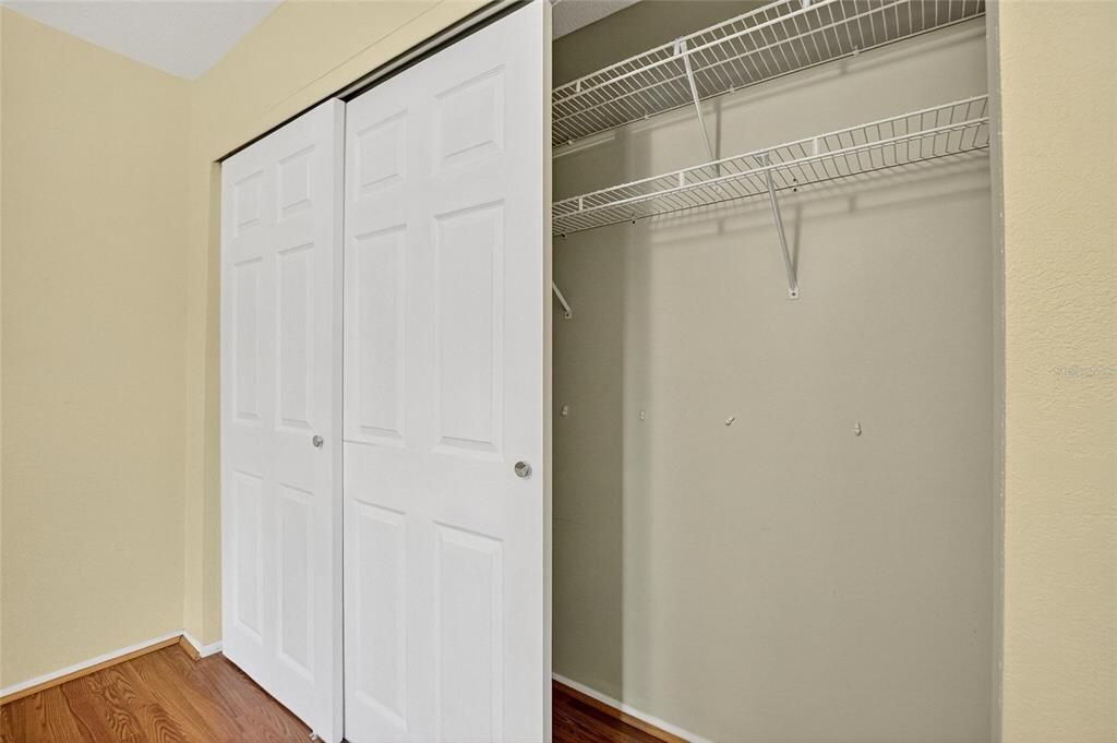 合同活跃: $268,500 (2 贝兹, 2 浴室, 1581 平方英尺)