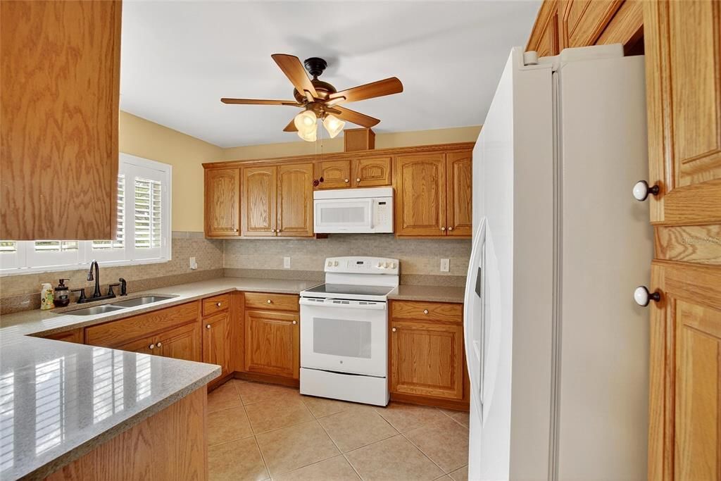 合同活跃: $268,500 (2 贝兹, 2 浴室, 1581 平方英尺)