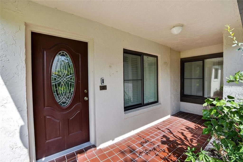 合同活跃: $268,500 (2 贝兹, 2 浴室, 1581 平方英尺)