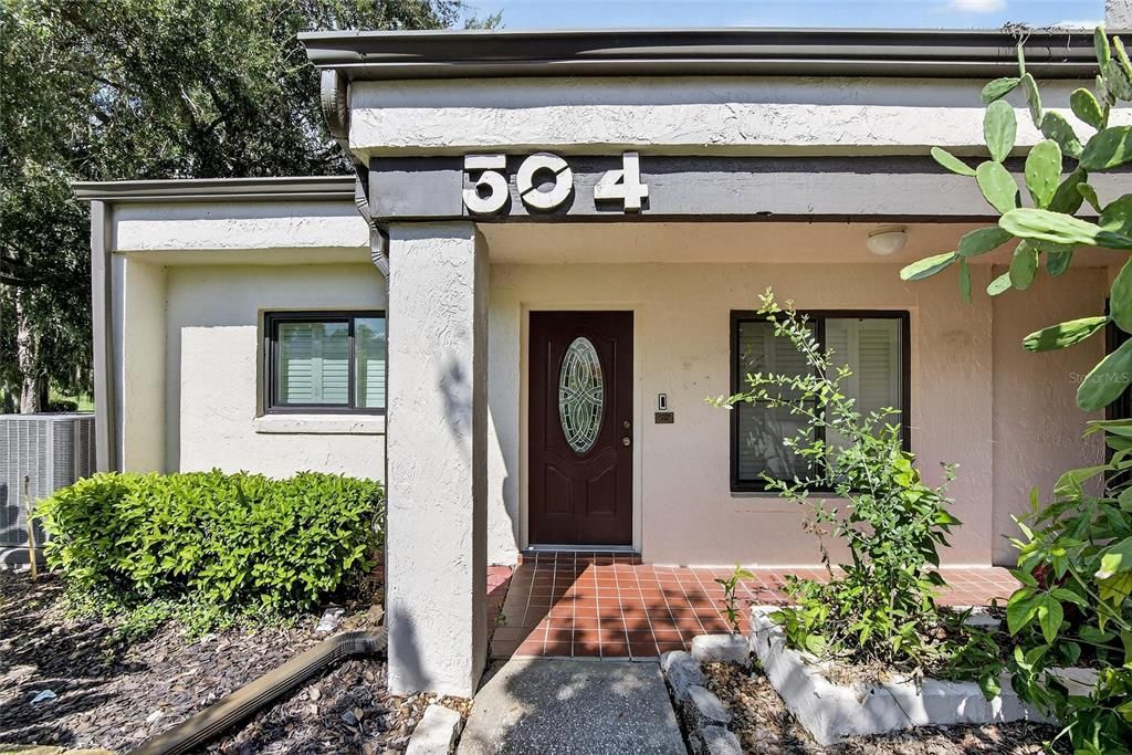 合同活跃: $268,500 (2 贝兹, 2 浴室, 1581 平方英尺)