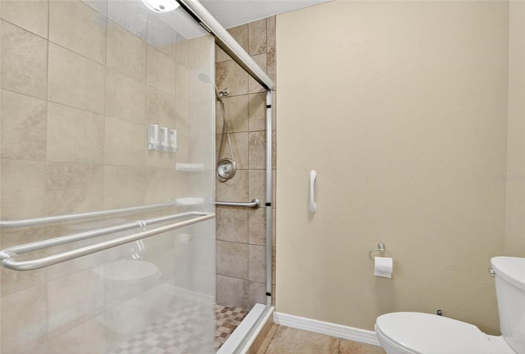 合同活跃: $268,500 (2 贝兹, 2 浴室, 1581 平方英尺)