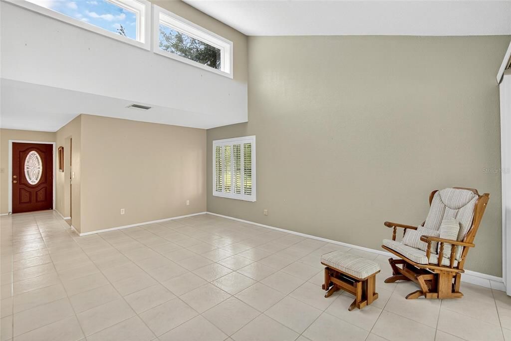 合同活跃: $268,500 (2 贝兹, 2 浴室, 1581 平方英尺)