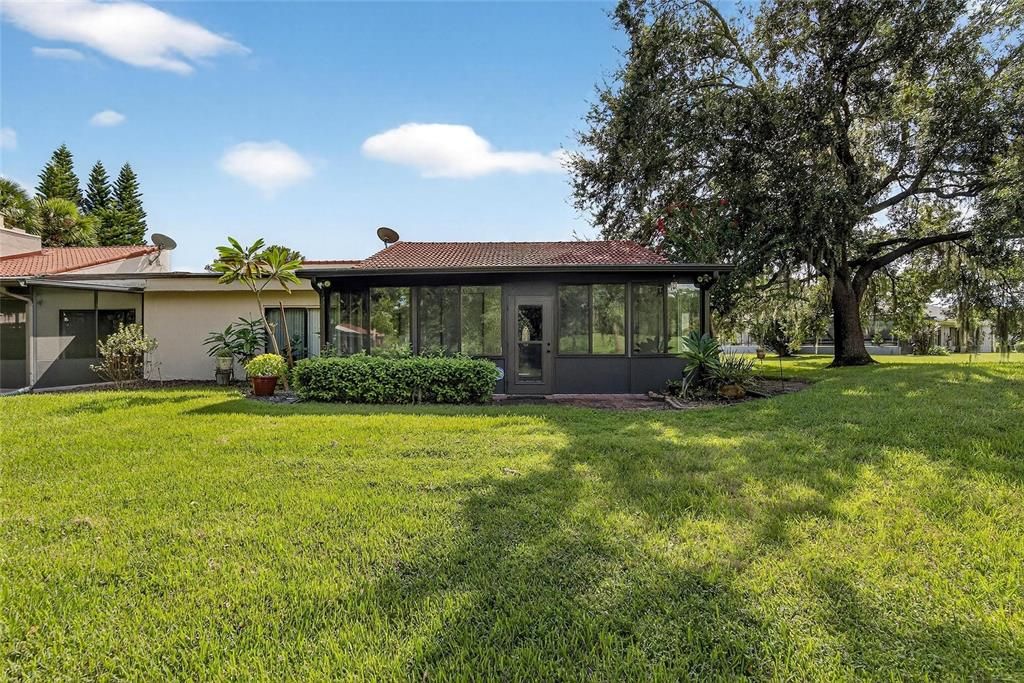 合同活跃: $268,500 (2 贝兹, 2 浴室, 1581 平方英尺)