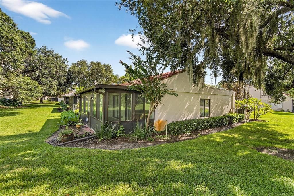 合同活跃: $268,500 (2 贝兹, 2 浴室, 1581 平方英尺)