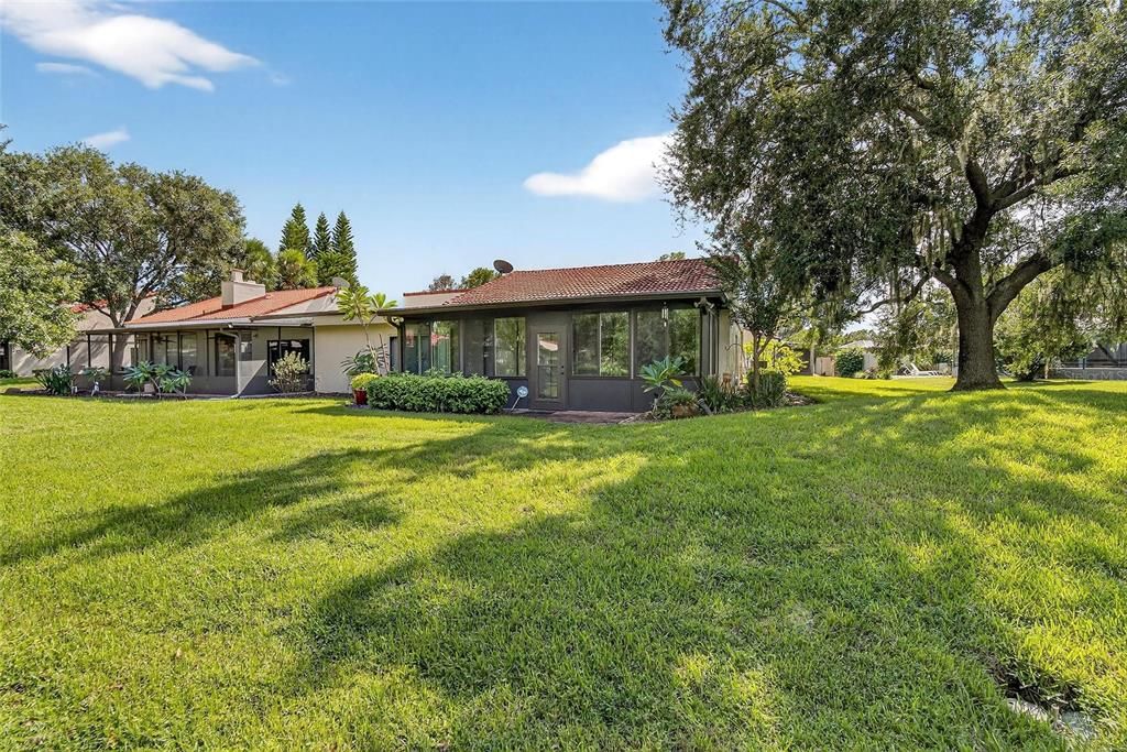 合同活跃: $268,500 (2 贝兹, 2 浴室, 1581 平方英尺)