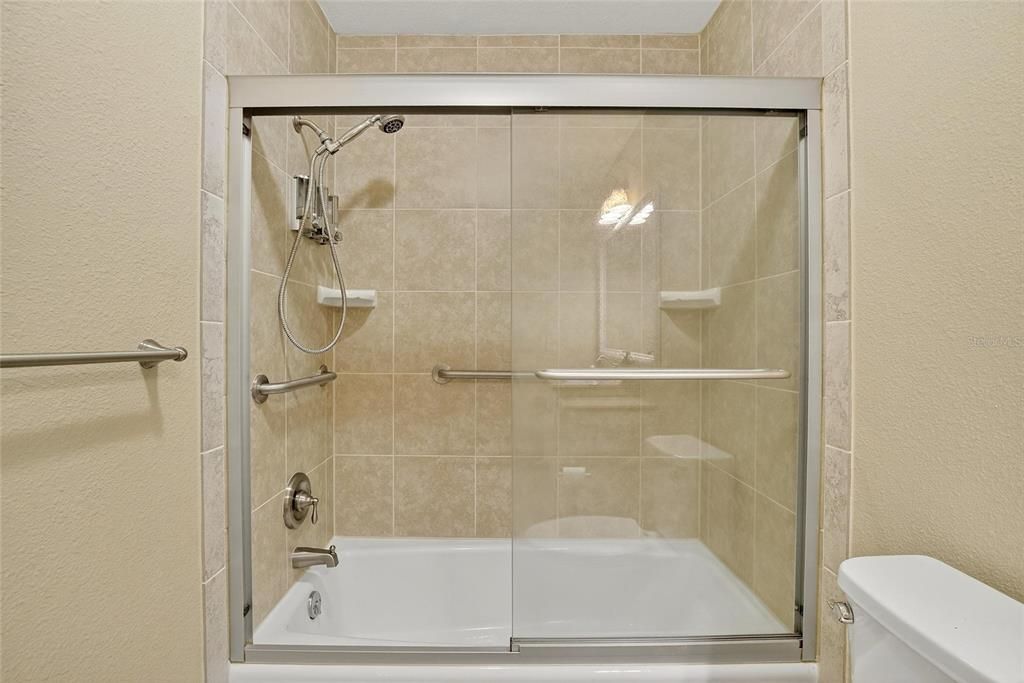 合同活跃: $268,500 (2 贝兹, 2 浴室, 1581 平方英尺)