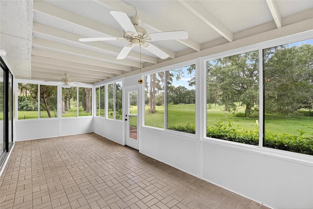 合同活跃: $268,500 (2 贝兹, 2 浴室, 1581 平方英尺)